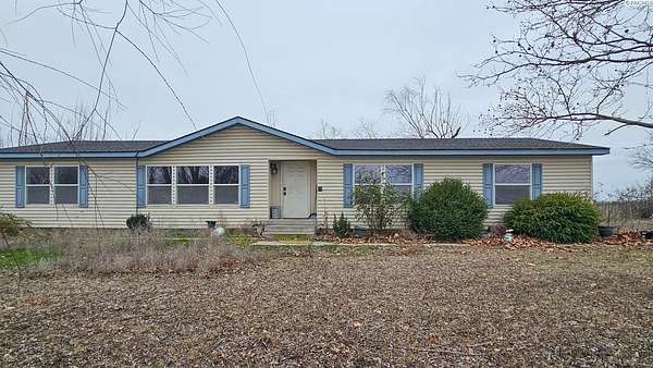 5.1 Acres of Residential Land with Home for Sale in Connell, Washington