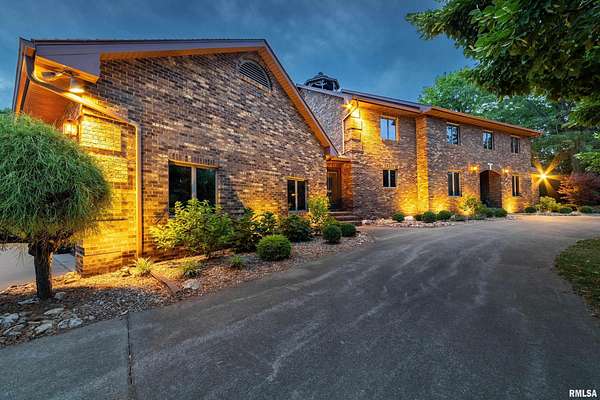 10.4 Acres of Land with Home for Sale in Quincy, Illinois