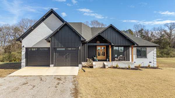 1.6 Acres of Residential Land with Home for Sale in Savannah, Tennessee