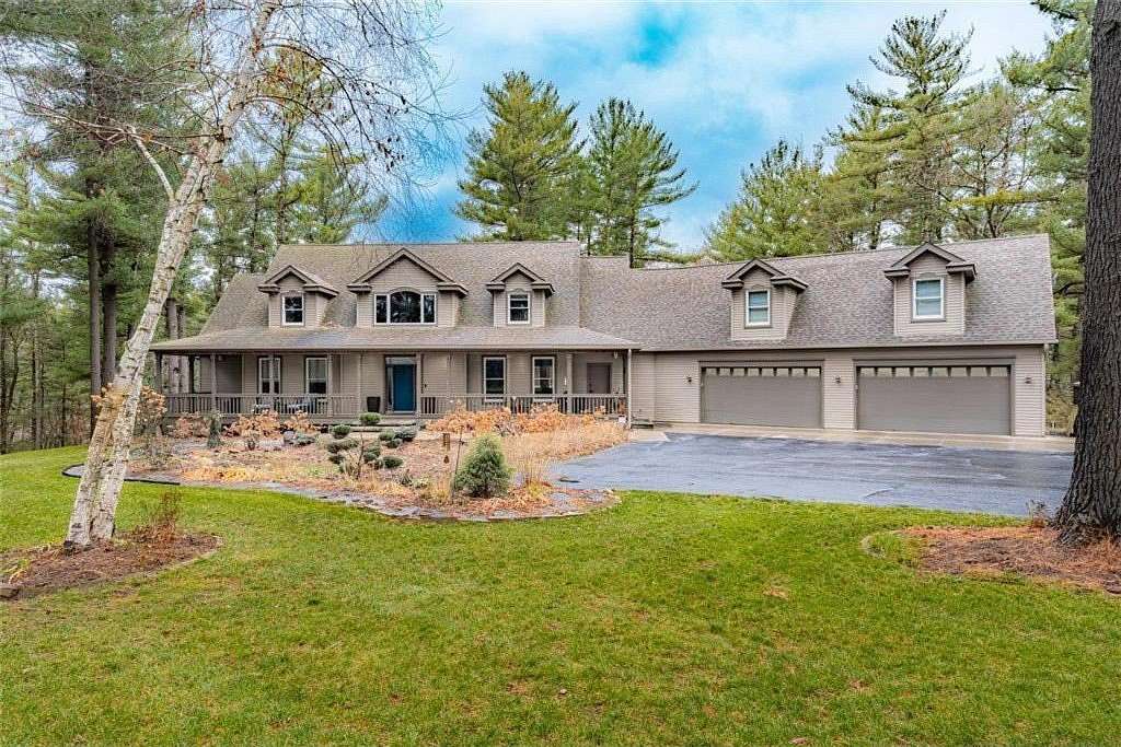 4.64 Acres of Residential Land with Home for Sale in Somerset, Wisconsin