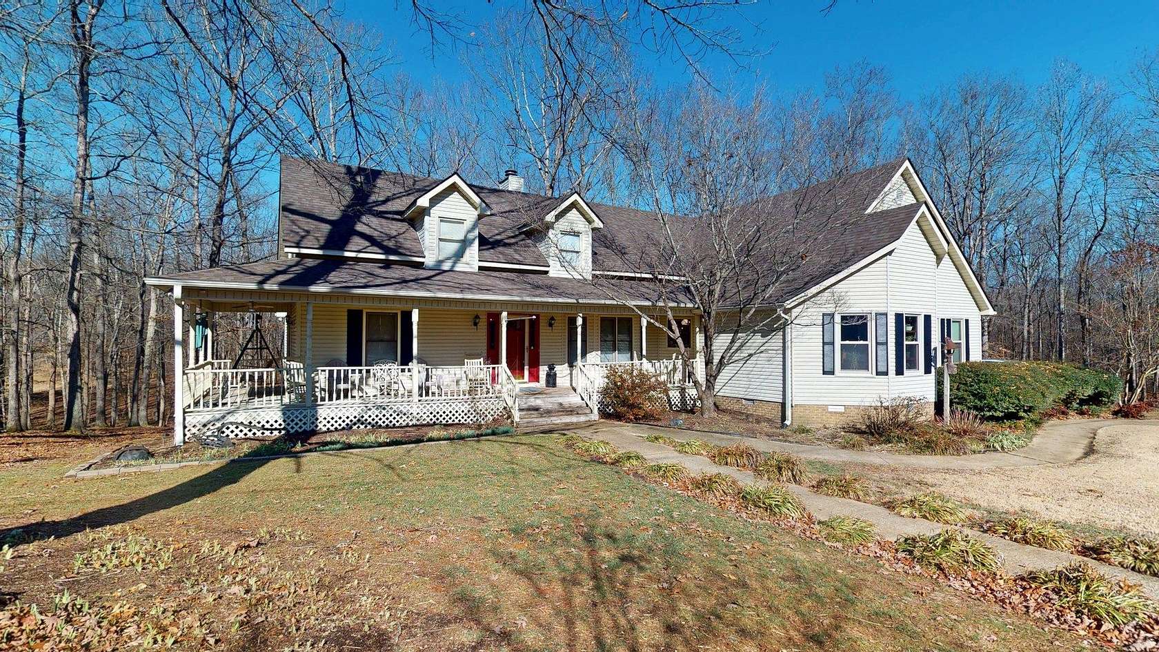 3.4 Acres of Land with Home for Sale in Paris, Tennessee