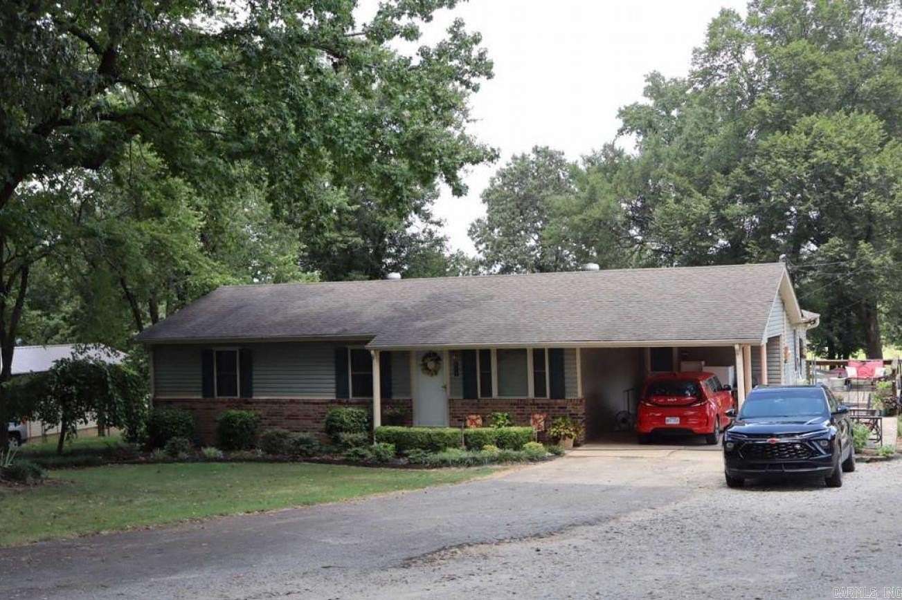 5 Acres of Residential Land with Home for Sale in Paragould, Arkansas