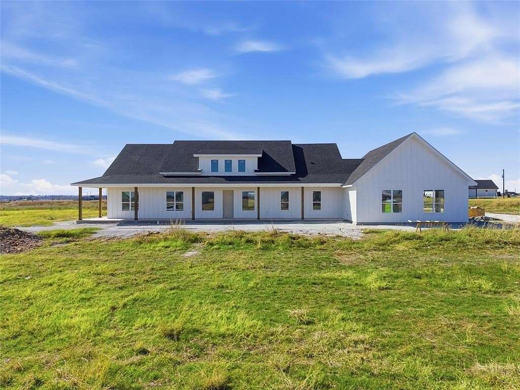 5.27 Acres of Residential Land with Home for Sale in Crawford, Texas