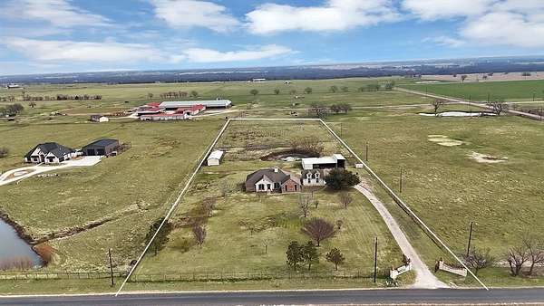5 Acres of Residential Land with Home for Sale in Collinsville, Texas