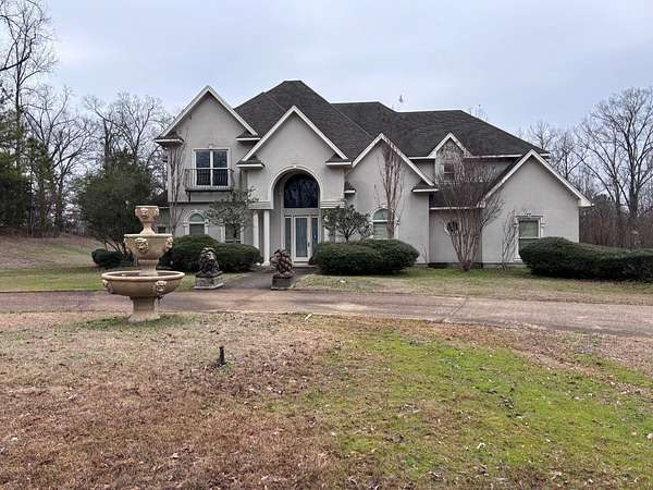 4.4 Acres of Residential Land with Home for Sale in Grenada, Mississippi