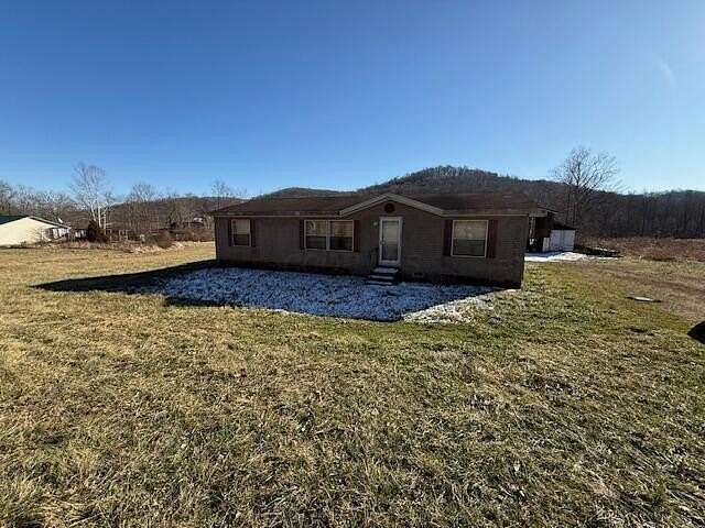 4.22 Acres of Residential Land with Home for Sale in Piketon, Ohio