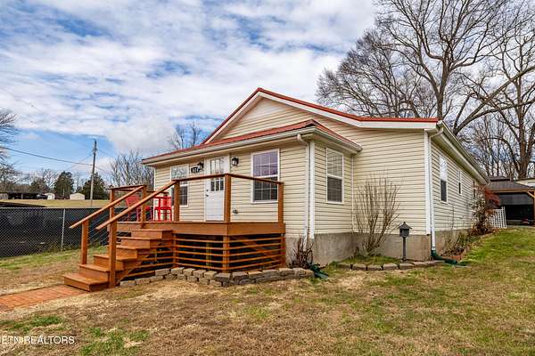 1.52 Acres of Residential Land with Home for Sale in Maryville, Tennessee