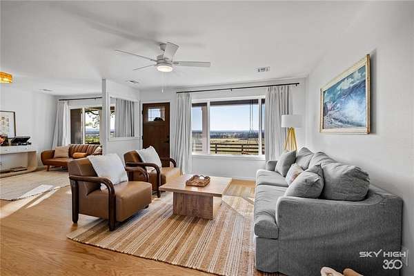 20 Acres of Agricultural Land with Home for Lease in Prairie Grove, Arkansas