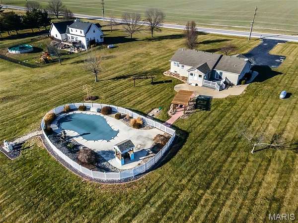 2 Acres of Residential Land with Home for Sale in Moro, Illinois