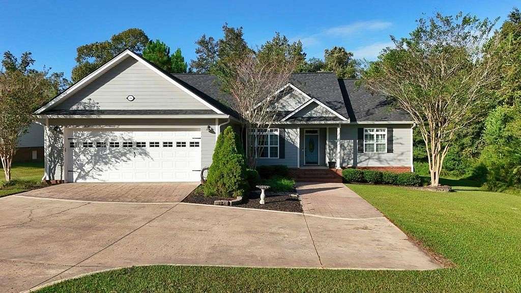 1.54 Acres of Land with Home for Sale in Thomasville, Georgia