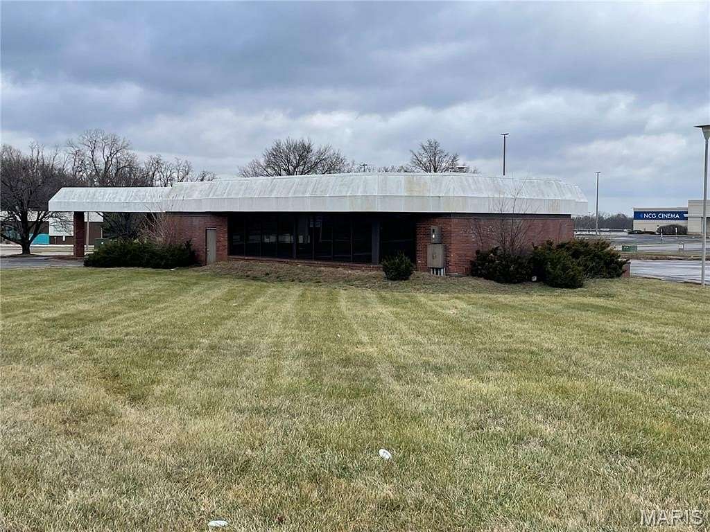 2 Acres of Improved Commercial Land for Sale in Alton, Illinois