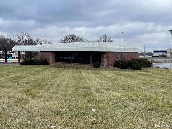 2 Acres of Improved Commercial Land for Sale in Alton, Illinois