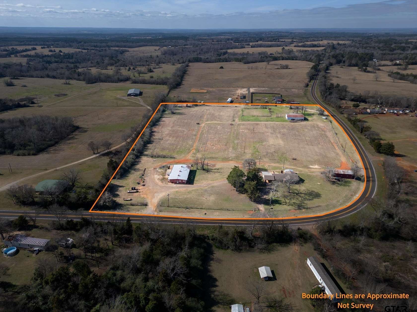 12.5 Acres of Land with Home for Sale in Jacksonville, Texas