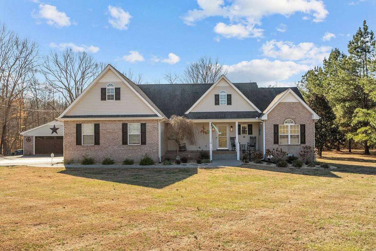 2 Acres of Residential Land with Home for Sale in Burns, Tennessee