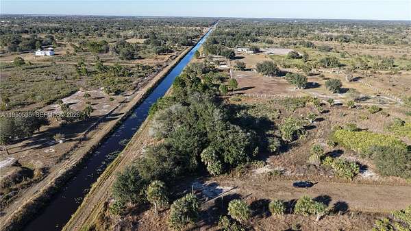 1.25 Acres of Residential Land for Sale in Okeechobee, Florida