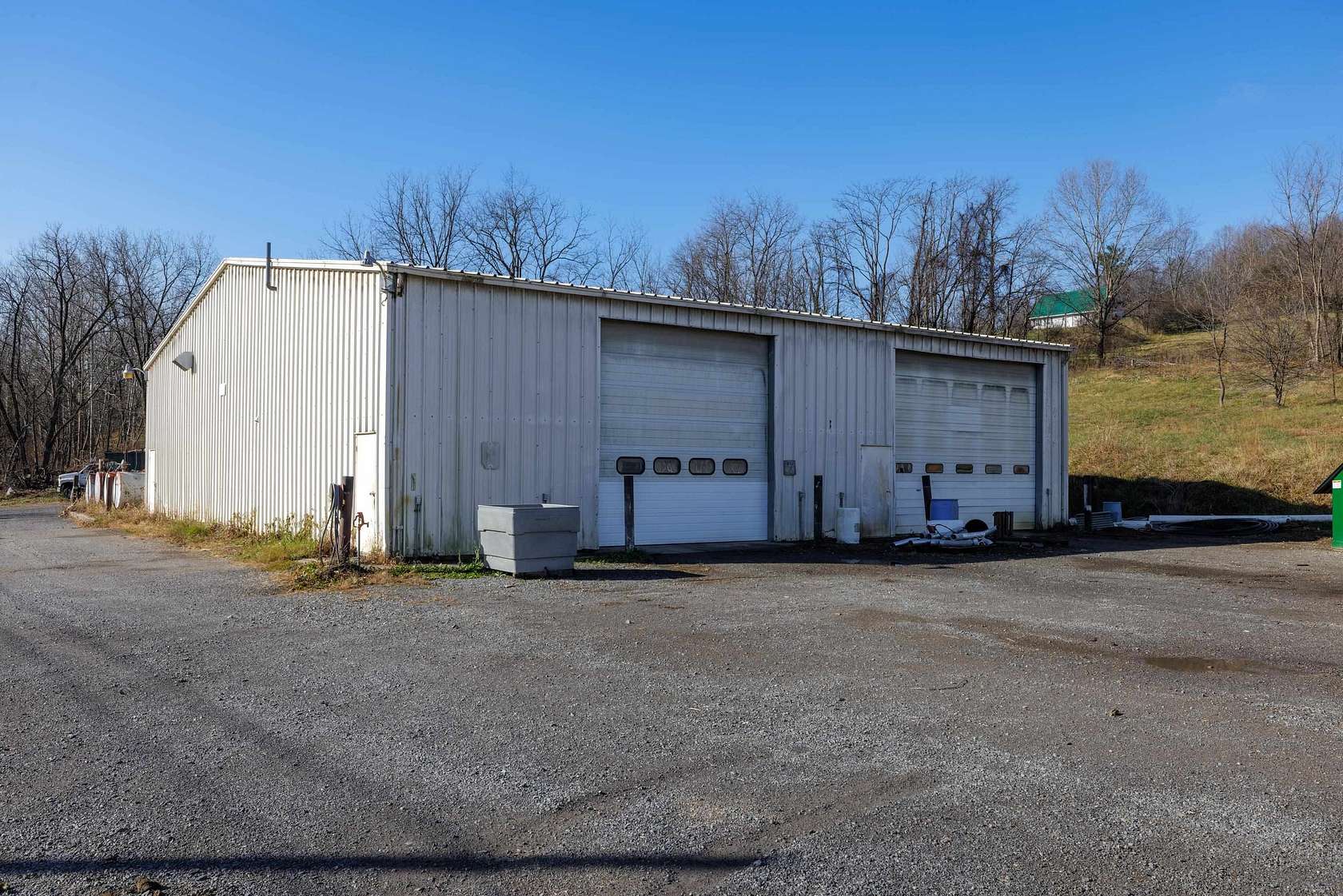 6 Acres of Improved Commercial Land for Sale in Broadway, Virginia