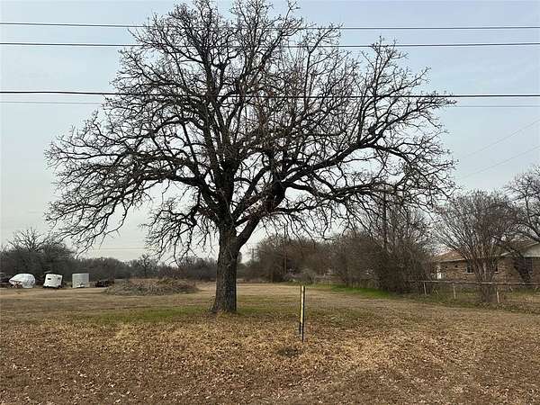 1 Acre of Residential Land for Sale in Springtown, Texas