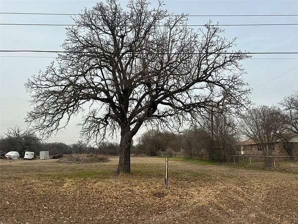 1 Acre of Residential Land for Sale in Springtown, Texas