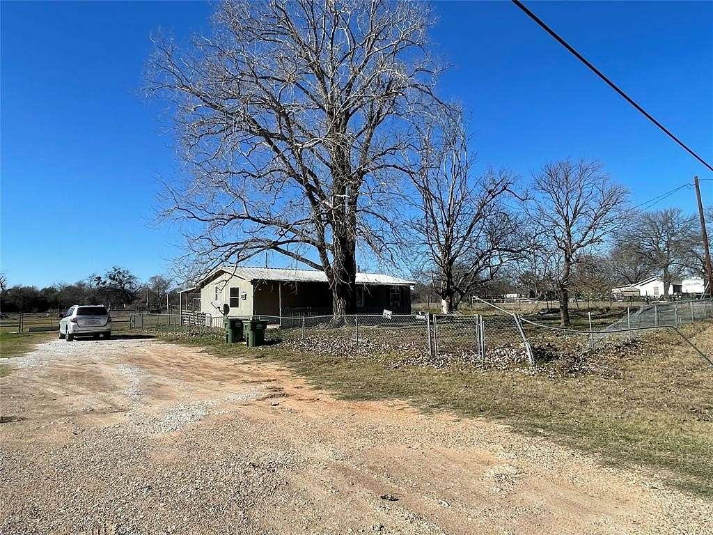 2 Acres of Residential Land with Home for Sale in Bellmead, Texas