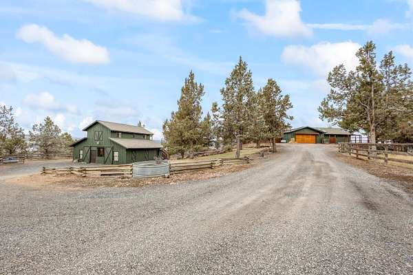 4 Acres of Residential Land with Home for Sale in Prineville, Oregon