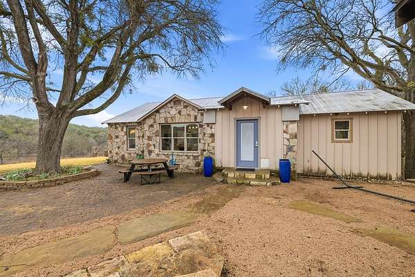 16 Acres of Land with Home for Lease in Mountain Home, Texas