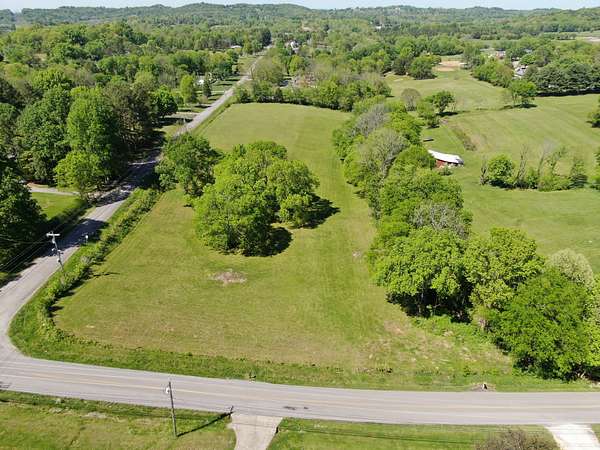 5 Acres of Residential Land for Sale in Columbia, Tennessee