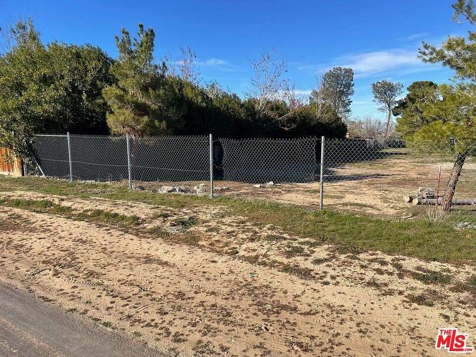 0.86 Acres of Residential Land for Sale in Pearblossom, California
