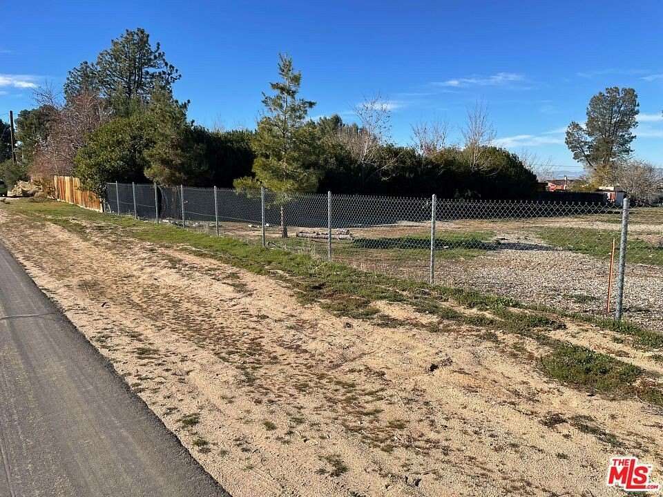0.86 Acres of Residential Land for Sale in Pearblossom, California