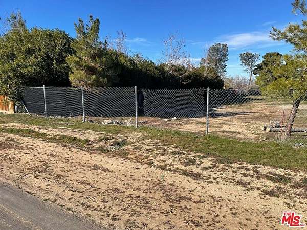 0.86 Acres of Residential Land for Sale in Pearblossom, California
