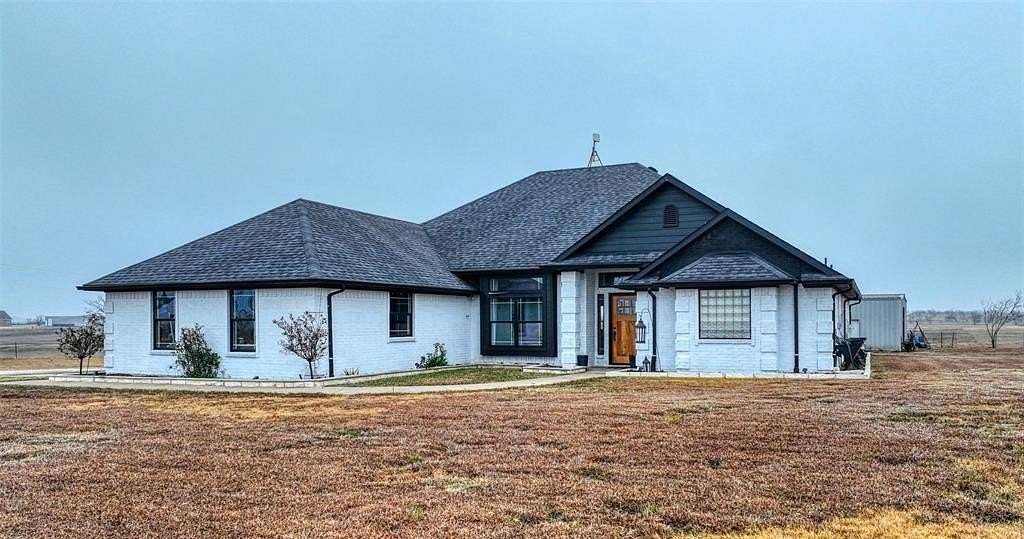 10.1 Acres of Land with Home for Sale in Ennis, Texas