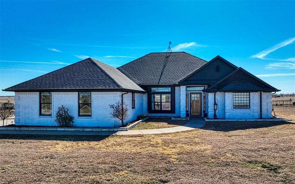 10.1 Acres of Land with Home for Sale in Ennis, Texas