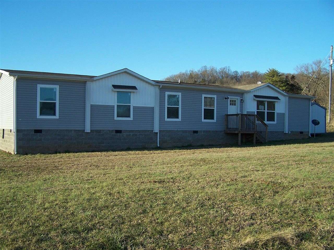 4 Acres of Residential Land with Home for Sale in Park City, Kentucky