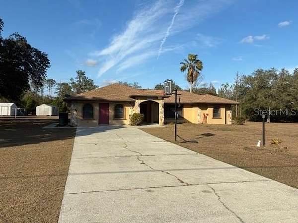 5 Acres of Residential Land with Home for Sale in Dunnellon, Florida