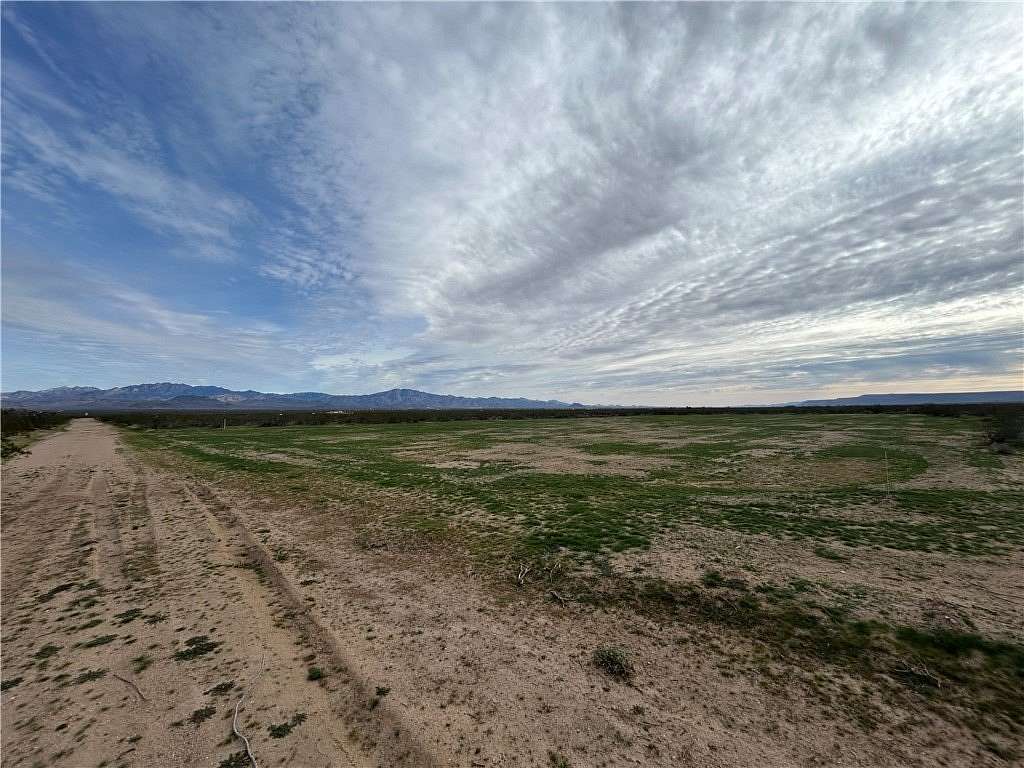 1.13 Acres of Residential Land for Sale in Golden Valley, Arizona