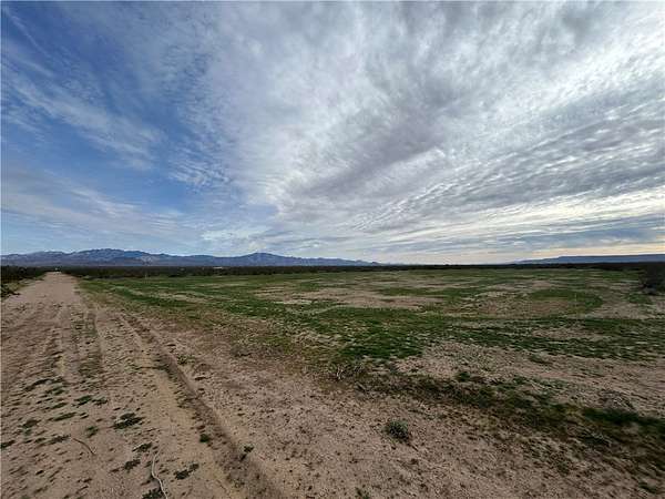 1.13 Acres of Residential Land for Sale in Golden Valley, Arizona