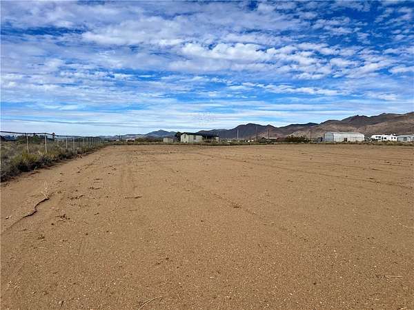 4.1 Acres of Land for Sale in Golden Valley, Arizona
