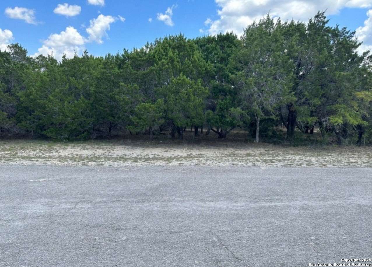 1 Acre of Residential Land for Sale in Lakehills, Texas