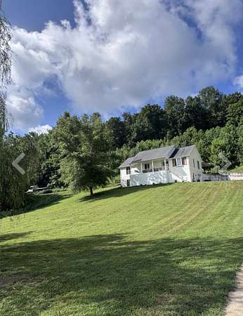 21.6 Acres of Land with Home for Sale in Prospect, Tennessee