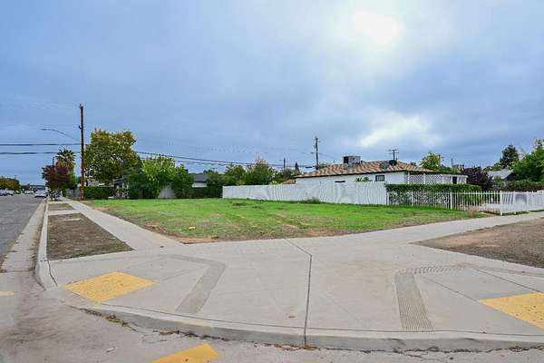 0.13 Acres of Residential Land for Sale in Pinedale, California