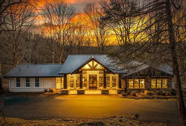 5 Acres of Residential Land with Home for Sale in McCaysville, Georgia