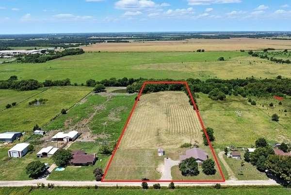 5 Acres of Residential Land with Home for Sale in Cooper, Texas