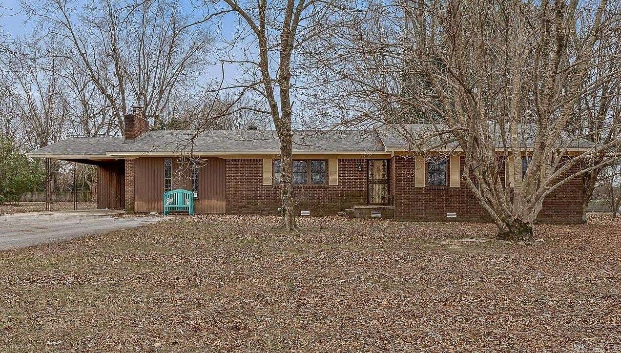 1.55 Acres of Residential Land with Home for Sale in Paragould, Arkansas