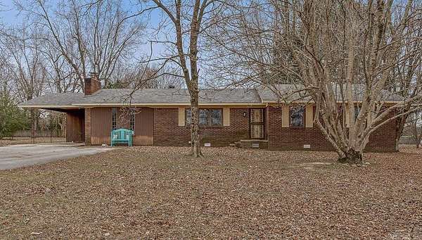 1.55 Acres of Residential Land with Home for Sale in Paragould, Arkansas