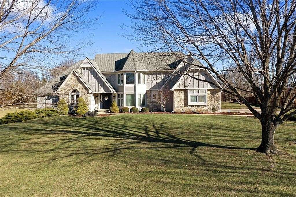 2.83 Acres of Residential Land with Home for Sale in Lee's Summit, Missouri