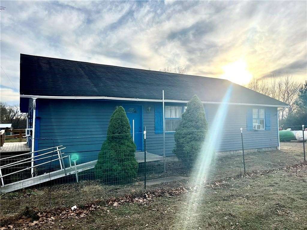 8 Acres of Residential Land with Home for Sale in Nevada, Missouri