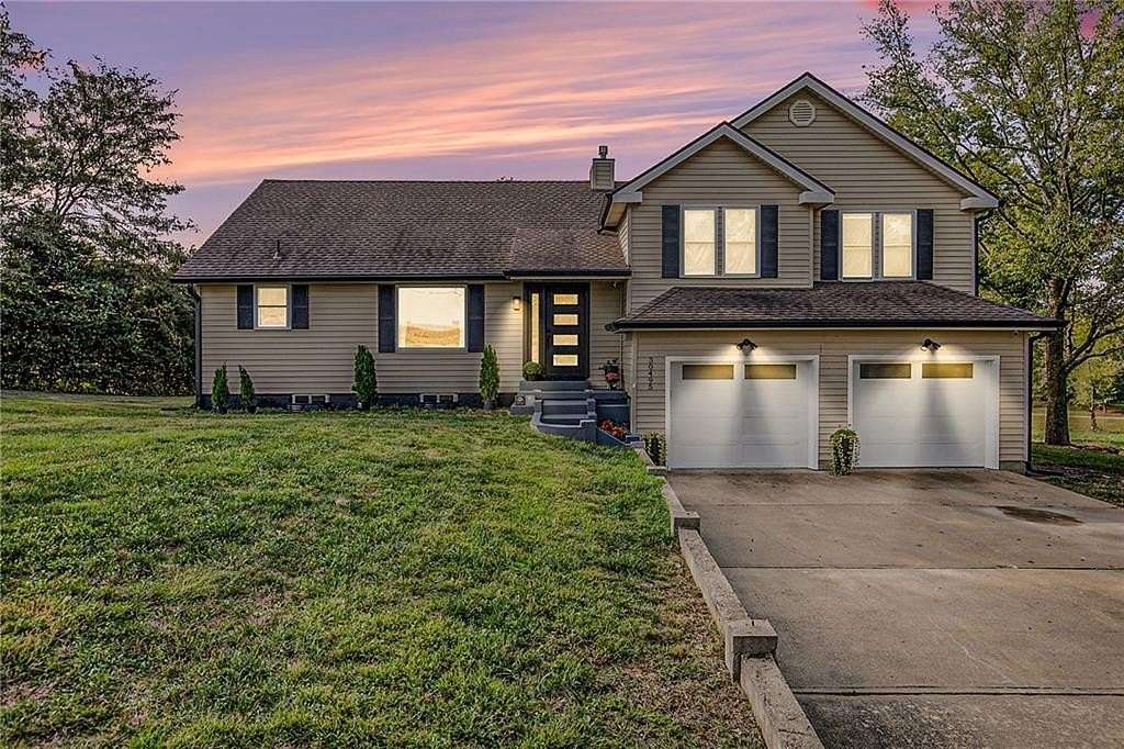 2 Acres of Residential Land with Home for Sale in De Soto, Kansas