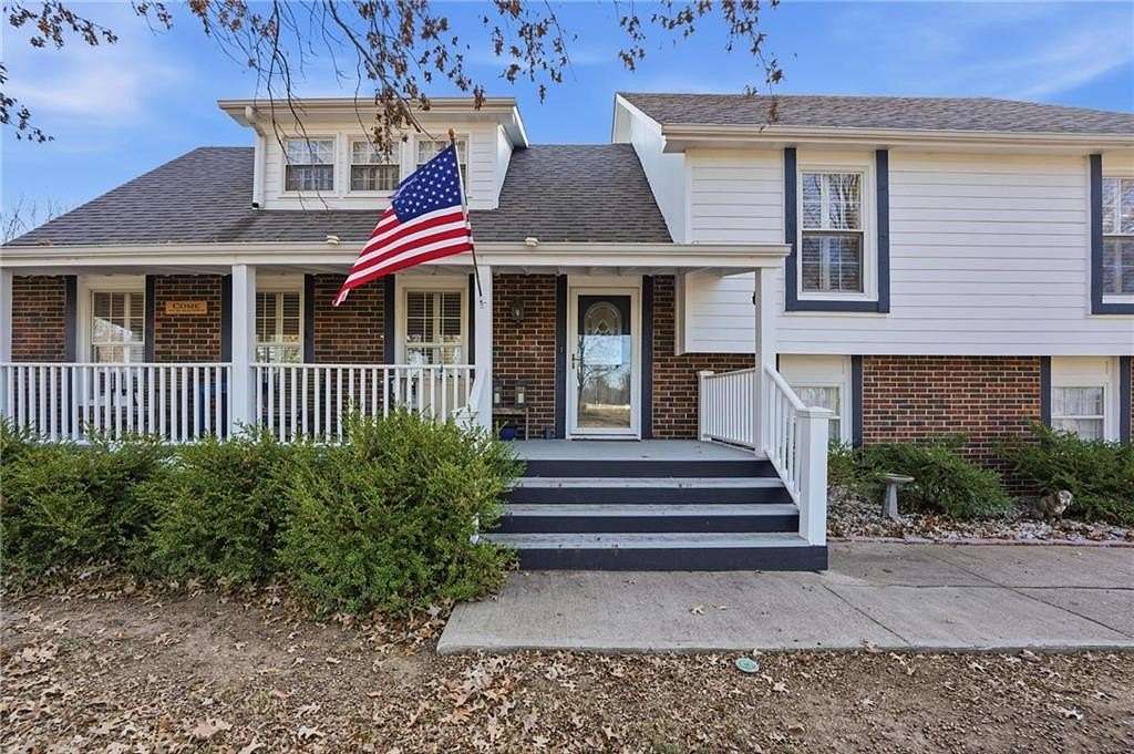 2.85 Acres of Residential Land with Home for Sale in Lee's Summit, Missouri