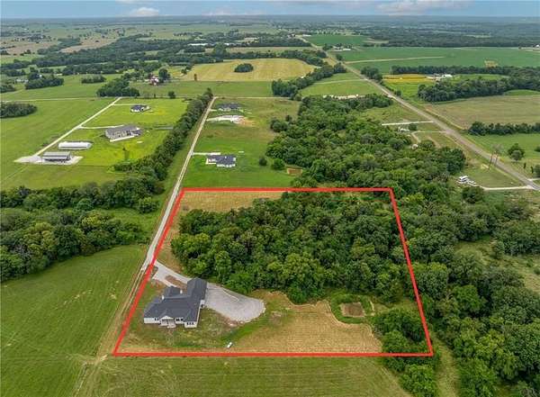 5 Acres of Residential Land with Home for Sale in Sedalia, Missouri