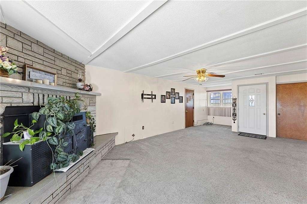 10 Acres of Residential Land with Home for Sale in Moran, Kansas