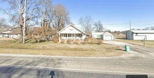 8.15 Acres of Residential Land with Home for Sale in Parsons, Kansas